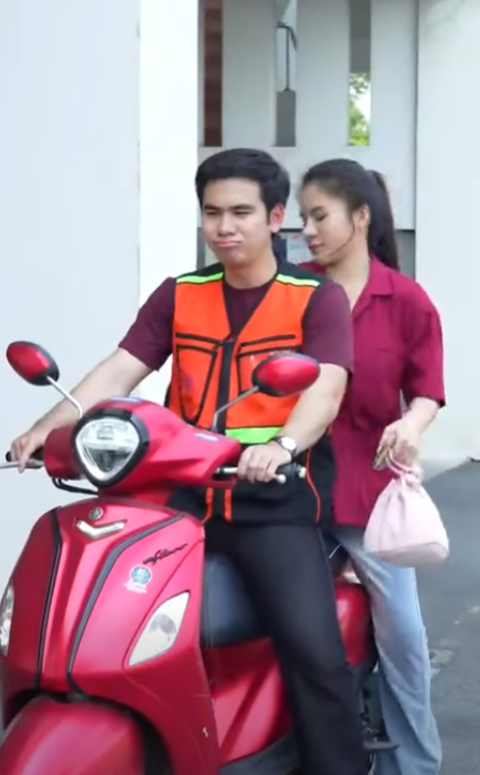 D0801100 ญหล นท สาวโรงงานก บหน มว นมอเตอร ไซค part2