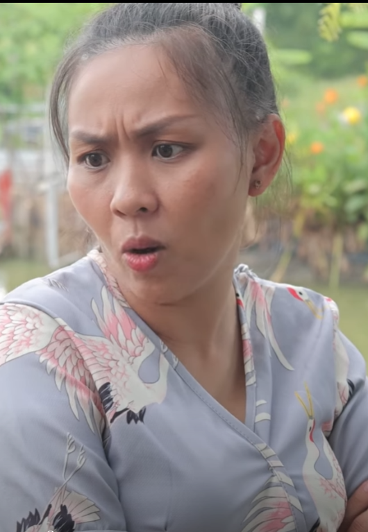 D1201076 เอาเศษอาหารเหล อท งไปให คนงานก สามโคกฟ part2